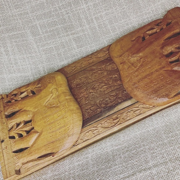 Vintage wood carved elephant expandable book rack. - Picture 5 of 5